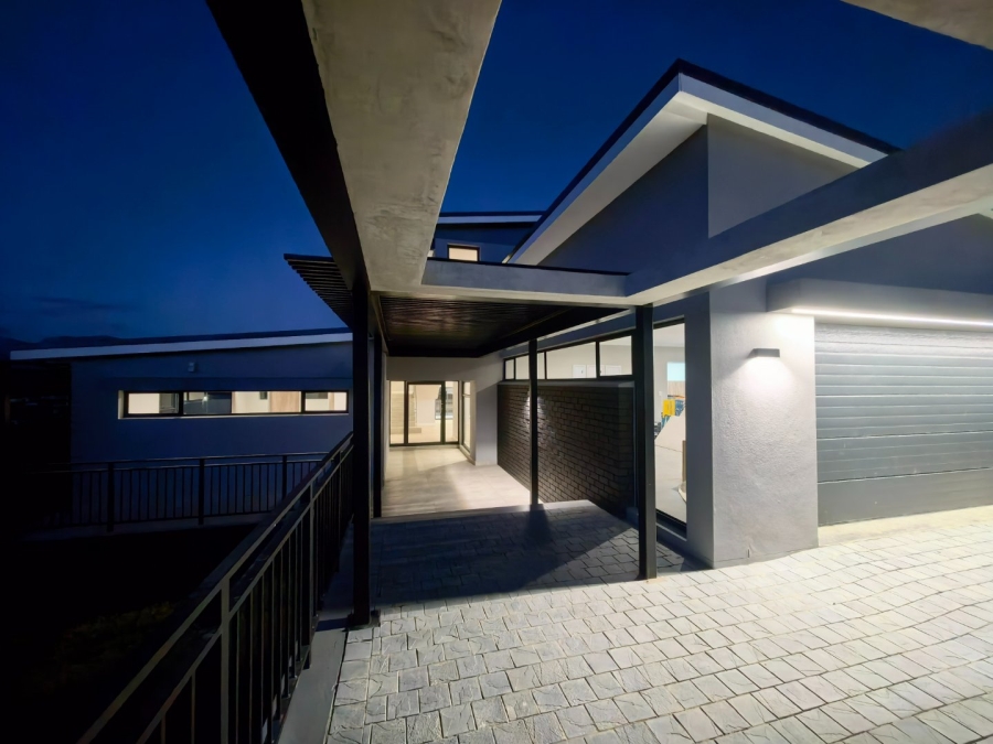 4 Bedroom Property for Sale in Welgelegen Western Cape
